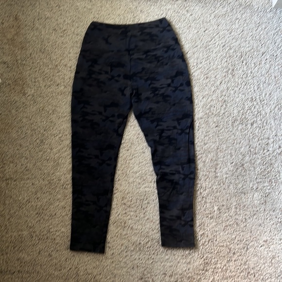 Black/gray camo leggings - Picture 2 of 3